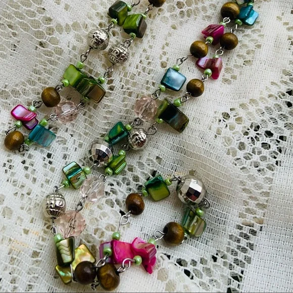 •Beautiful Pastel Colored Necklace• - Picture 4 of 4